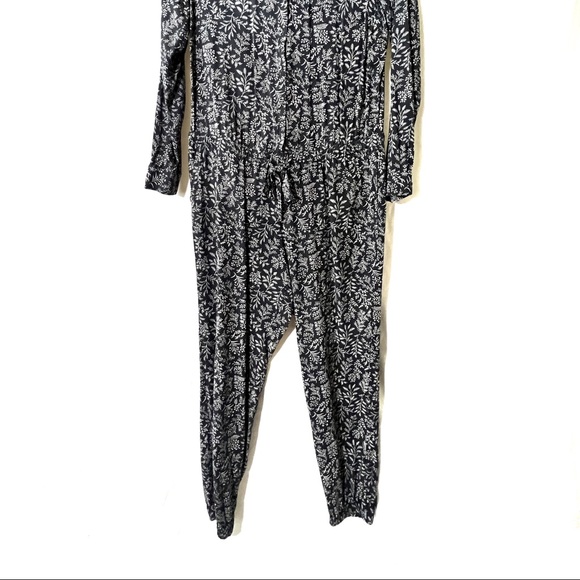 Old Navy Women's Jumpsuit in Medium with Floral Print - Picture 7 of 10